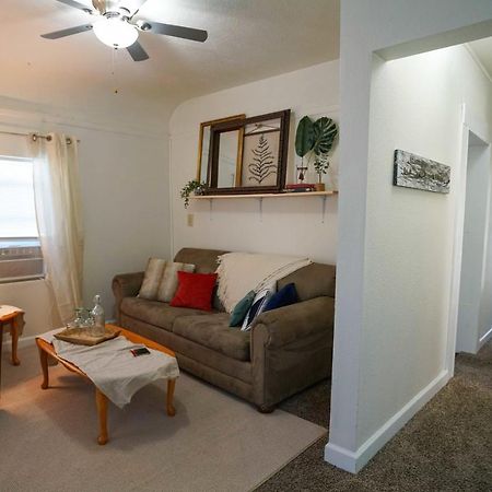2 Bedroom Apartment Near Ndsu And Downtown فارغو، داكوتا الشمالية المظهر الخارجي الصورة