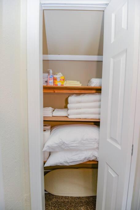 2 Bedroom Apartment Near Ndsu And Downtown فارغو، داكوتا الشمالية المظهر الخارجي الصورة